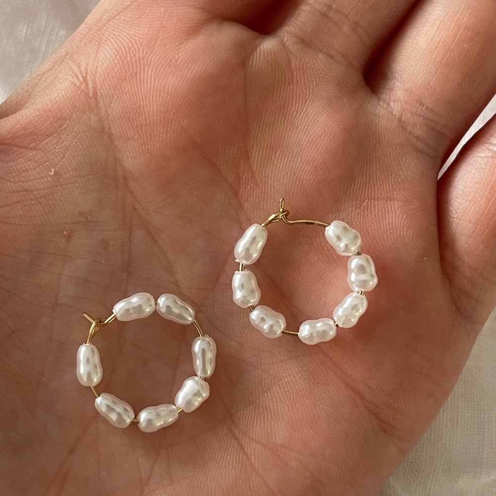 FREE W/ ANY PURCHASE-Small pearl hoop earrings